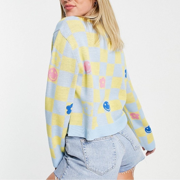 Checkerboard smiley face sweater 🙂🌸🙂 - Picture 3 of 5